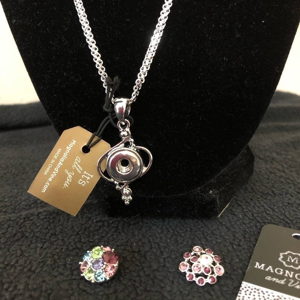 Magnolia and Vine Nevklace with Snap Jewels